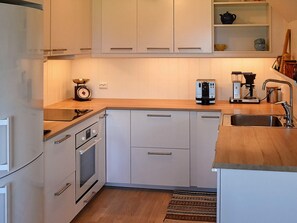 House | Private kitchen - Holiday Home in Tornes I Romsdal (Hustadvika)