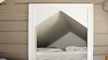 5 bedrooms, individually furnished