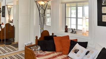 House | 5 bedrooms, individually furnished