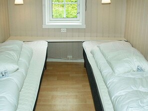 2 sovrum och unika möbler