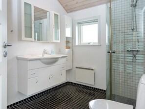 House | Bathroom - 6 Person Holiday Home in Juelsminde-by Traum (Juelsminde)