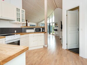 House | Dapur peribadi | Kerusi tinggi 