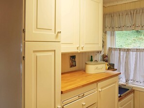 Apartment | Private kitchen - 5 Person Holiday Home in Lonevag (Osteroy)