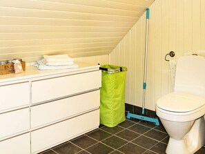 Bathroom - 5 Person Holiday Home in Lonevag (Osteroy)