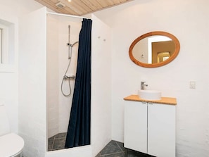 House | Bathroom - Gorgeous Holiday Home in Syddanmark Near Sea (Svendborg)