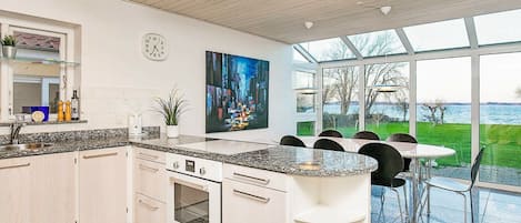 House | Private kitchen | Fridge, microwave, dishwasher, coffee/tea maker