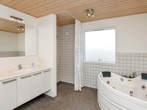 House | Bathroom - 10 Person Holiday Home in Hvide Sande (Hvide Sande)