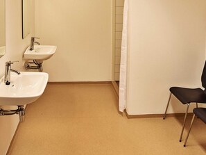 Bathroom - 12 Person Holiday Home in Oksvoll (Orland)