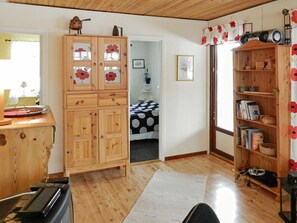 2 bedrooms, individually furnished - 6 Person Holiday Home in Brastad (Brastad)