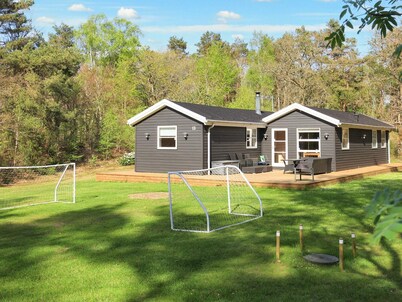 Attractive Holiday Home with Whirlpool near Hadsund