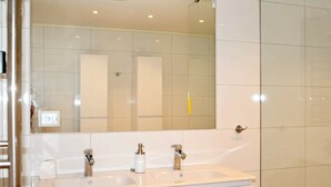 Bathroom - Holiday Home in Averøy (Averoy)