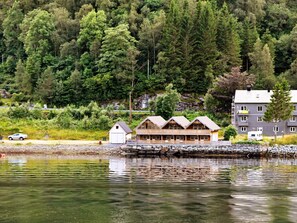 Exterior - Holiday Home in Leirvik I Sogn (Hyllestad)