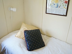 2 Schlafzimmer, individuell eingerichtet