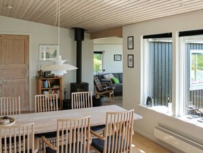 Private kitchen - Luxurious Holiday Home in Millinge With Roofed Terrace (Millinge)