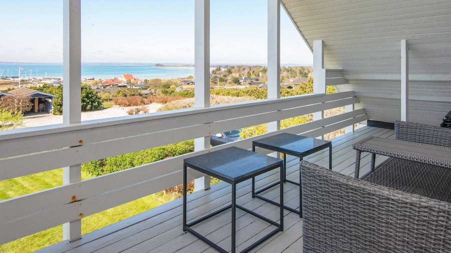 Fantastic Holiday Home with Bay View near Knebel