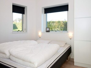 3 bedrooms, cribs/infant beds
