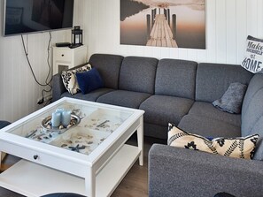 House | Living area - Holiday Home in UrangsvÃ¥g (Bomlo)