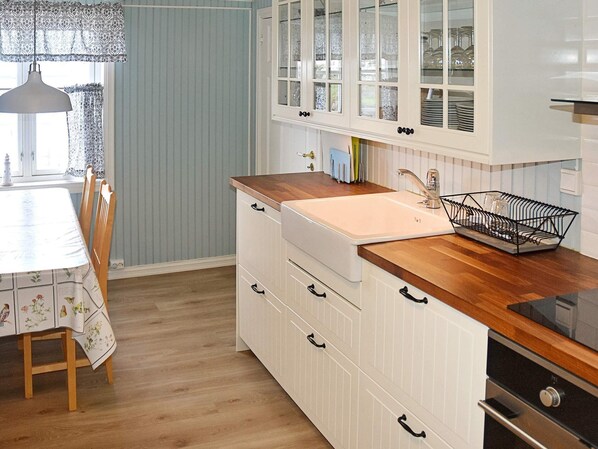 Private kitchen - Holiday Home in AverÃ¸y (Averoy)