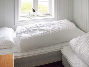 5 bedrooms, individually furnished - Holiday Home in AverÃ¸y (Averoy)