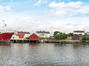 Exterior - Holiday Home in AverÃ¸y (Averoy)