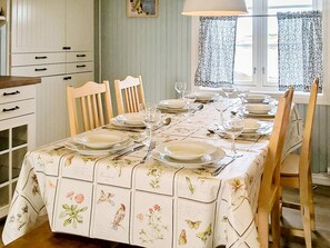 House | Dining - Holiday Home in AverÃ¸y (Averoy)