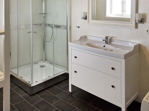 Bathroom - Holiday Home in AverÃ¸y (Averoy)