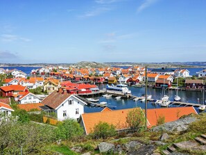 A coastal village with colorful houses, a marina, and boats. - 2 Person Holiday Home in Gullholmen (Gullholmen)