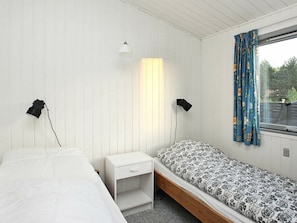 3 bedrooms, cribs/infant beds