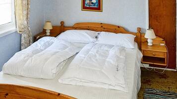 5 bedrooms, individually furnished