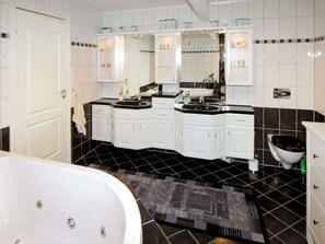 House | Spa treatment - 8 Person Holiday Home in Lindesnes (Lindesnes)