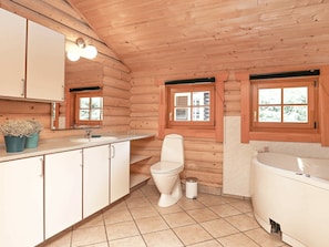 3 bedrooms, cribs/infant beds - Luxurious Holiday Home in Jutland With Whirlpool (Logstor)