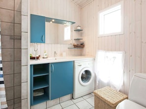 Bathroom - 6 Person Holiday Home in Dronningmølle (Dronningmolle)