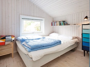 3 bedrooms, cribs/infant beds - 6 Person Holiday Home in Dronningmølle (Dronningmolle)