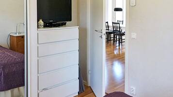 House | 3 bedrooms, individually furnished, bed sheets