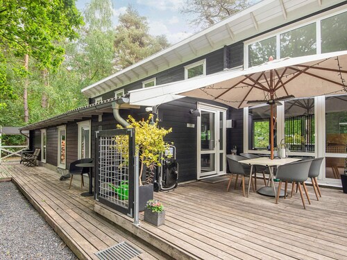 5 Star Holiday Home in Ronde