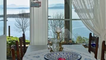 Apartment | Dining