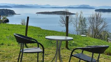 Apartment | Outdoor dining