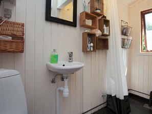 Bathroom - Vibrant Holiday Home in Zealand With Terrace (Vig)