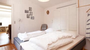 3 bedrooms, cots/infant beds