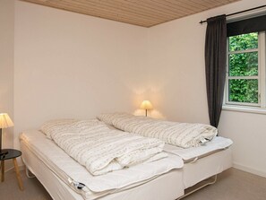 3 bedrooms, cots/infant beds - Alluring Holiday Home in Ebeltoft With Whirlpool (Ebeltoft)