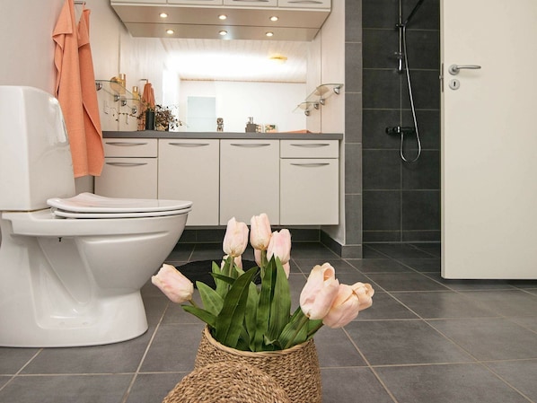 Bathroom - Alluring Holiday Home in Ebeltoft With Whirlpool (Ebeltoft)