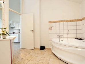 Indoor spa tub