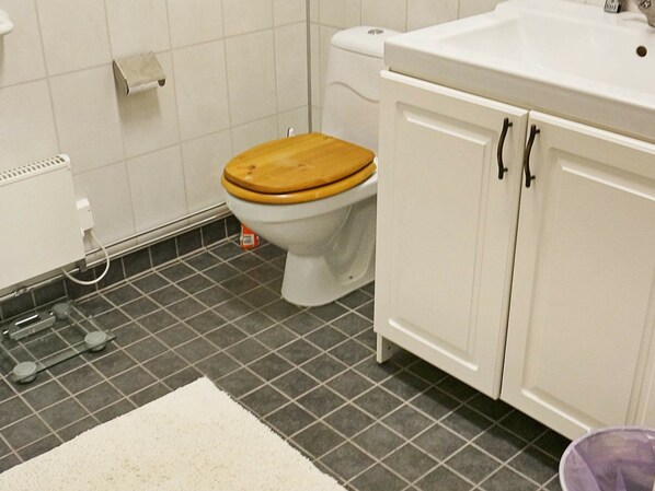 House | Bathroom - Holiday Home in Vintrosa (Vintrosa)