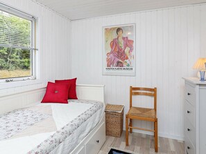 3 bedrooms, cribs/infant beds - Tranquil Holiday Home in Jutland With Terrace (Logstor)