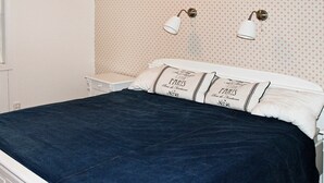 2 Schlafzimmer, individuell eingerichtet