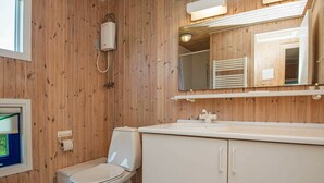 Bathroom - Cozy Holiday Home in Jutland With Terrace (Borkop)