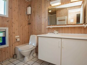 Bathroom - Cozy Holiday Home in Jutland With Terrace (Borkop)