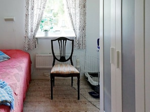 2 Schlafzimmer, individuell eingerichtet