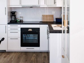 Private kitchen - Holiday Home in BrattvÃ¥g (Ålesund)