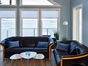 Living area - Holiday Home in BrattvÃ¥g (Ålesund)